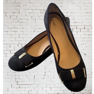 Black Faux Suede Wedge Shoes w/ Gold Black Bows!!! Size 8  Comfort & Style!ll